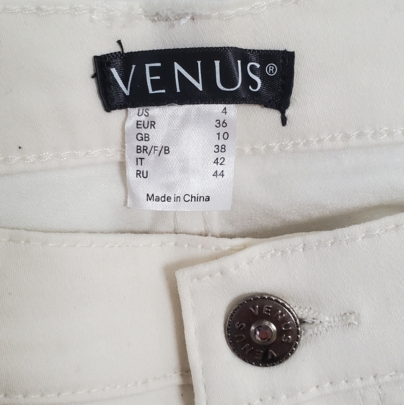NWOT VENUS off-white Capri Jeans - Picture 4 of 5